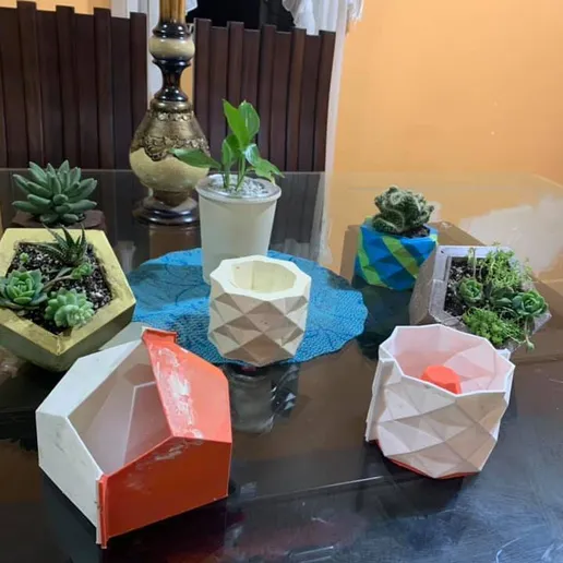 Kalup za Saksije Geometrijskog Dizajna