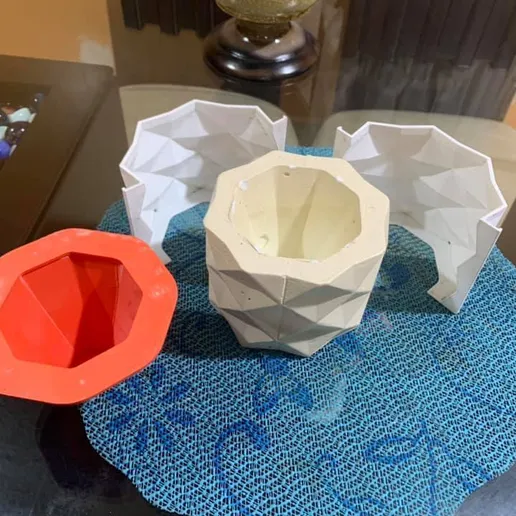 Kalup za Saksije Geometrijskog Dizajna