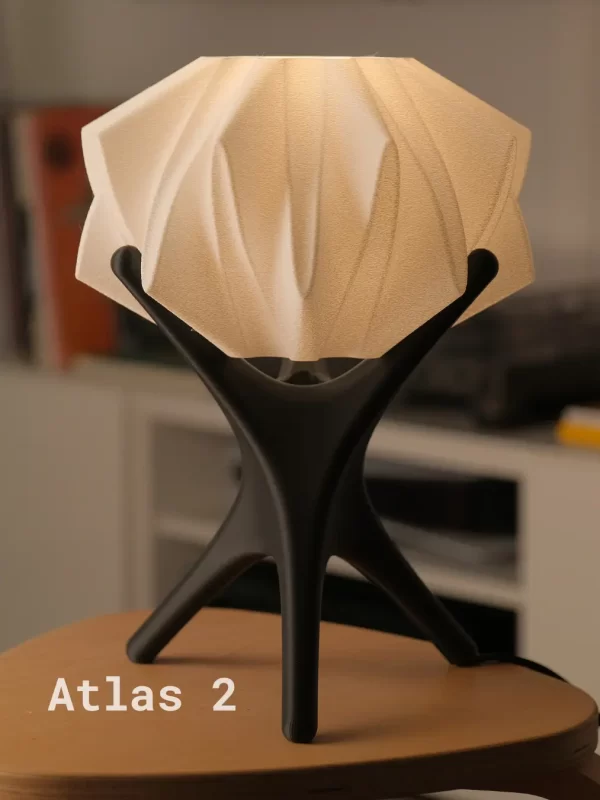 Atlas Stolna Lampa Koja Unosi Dinamiku u Svaki Prostor