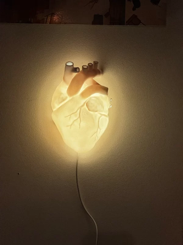 Lampa u Obliku Srca - Jedinstven Zidni Dekor