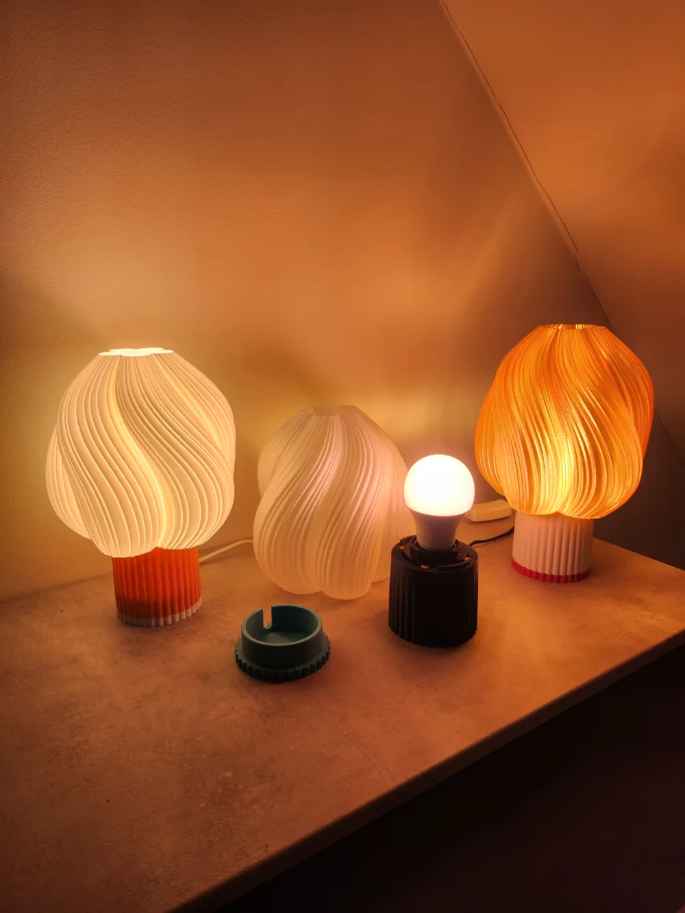 Spiralna Stolna Lampa / Uljepšajte Svaki Prostor