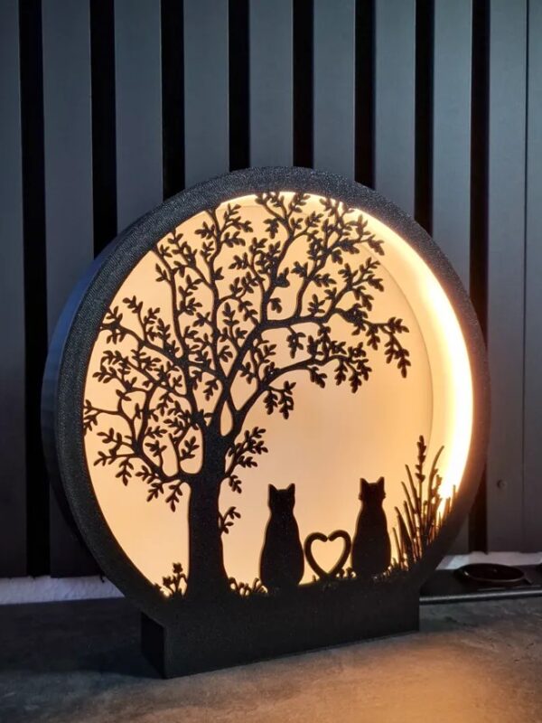 Stolna Lampa sa Mačkama - Spoj Elegancije i Udobnosti
