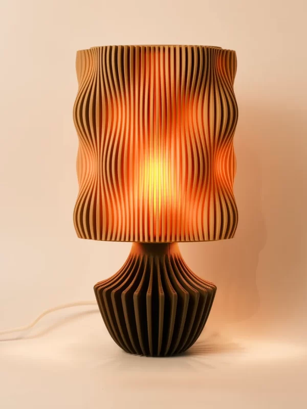Valovita Stolna Lampa - Jedinstven Dizajn i Udobnost