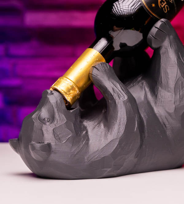 Unikatni Stalak za Vino u Obliku Mede / Držač za Vino