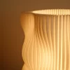 Valovita Stolna Lampa - Jedinstven Dizajn i Udobnost