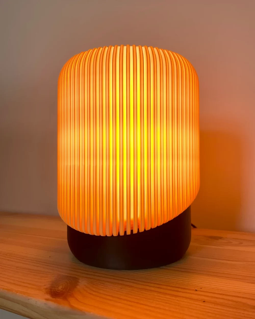 Stolna Lampa Koja Unosi Toplinu u Svaki Prostor