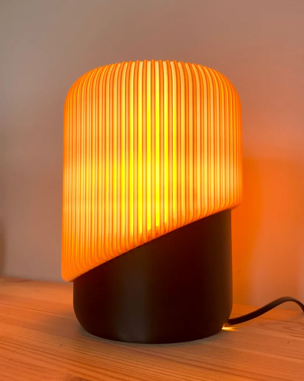 Stolna Lampa Koja Unosi Toplinu u Svaki Prostor