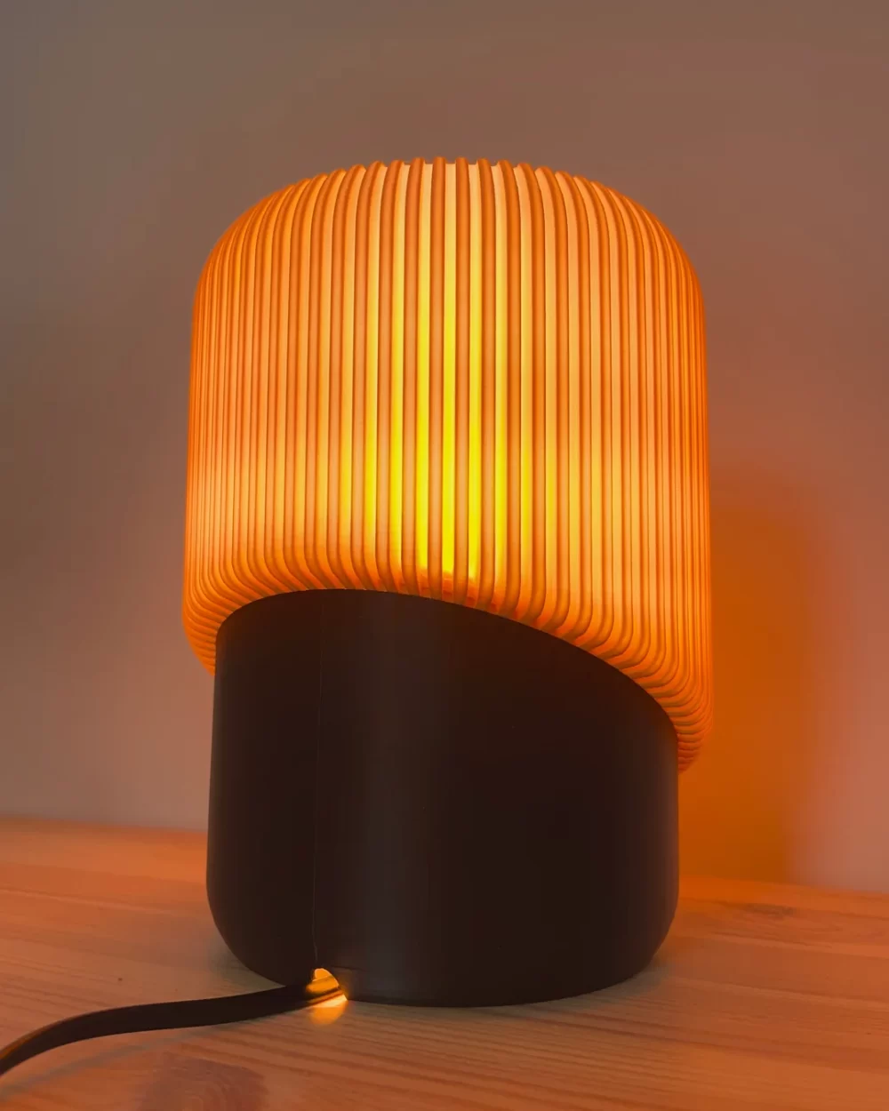 Stolna Lampa Koja Unosi Toplinu u Svaki Prostor