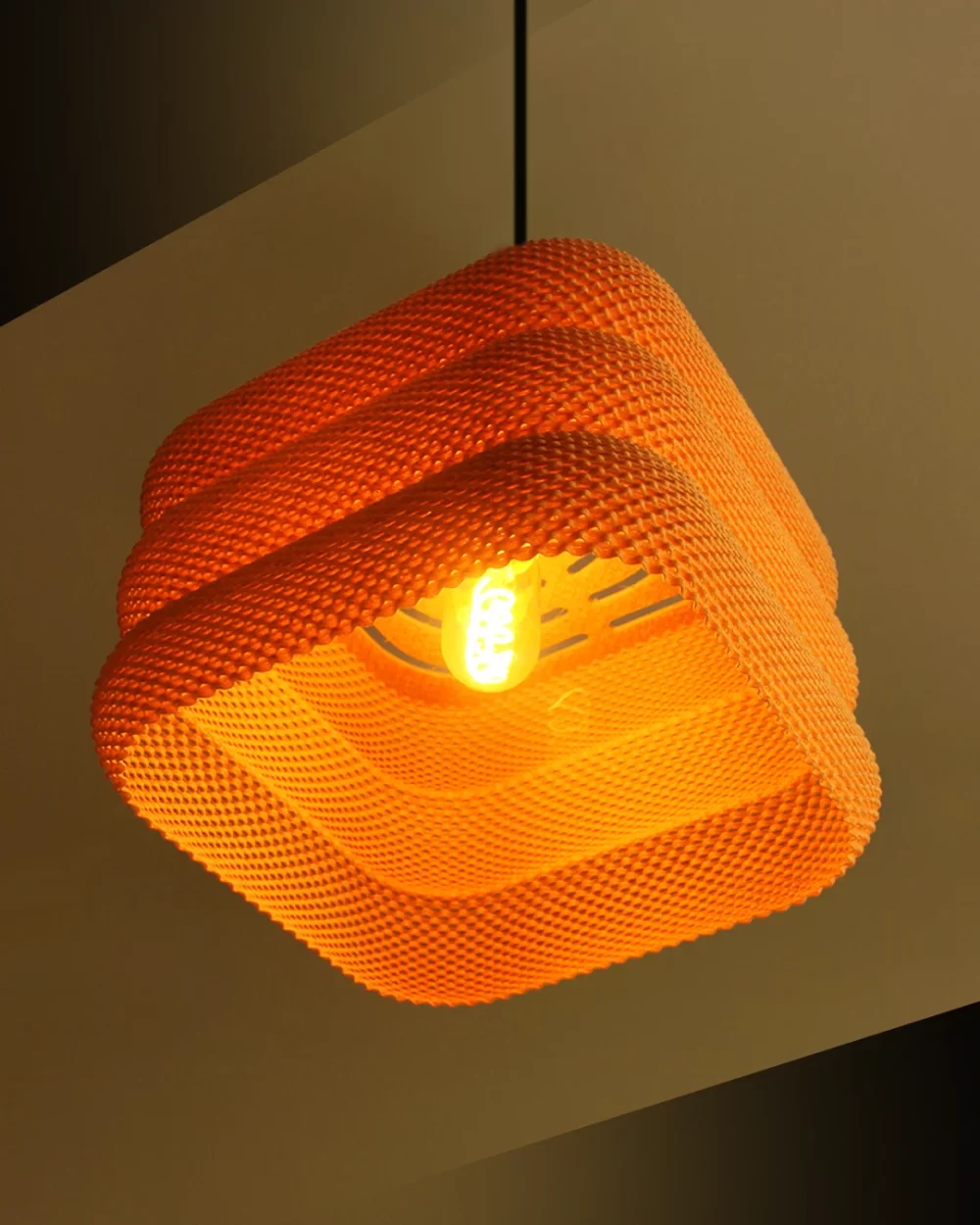 Lampa Koja Unosi Spoj Elegancije i Udobnosti