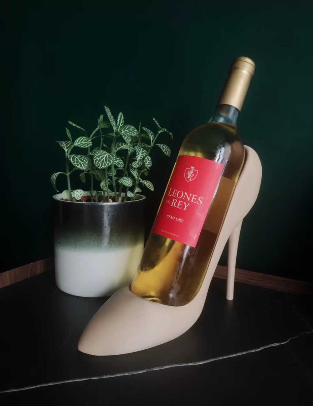 Unikatni Stalak za Vino u Obliku Visoke Štikle / Držač za Vino